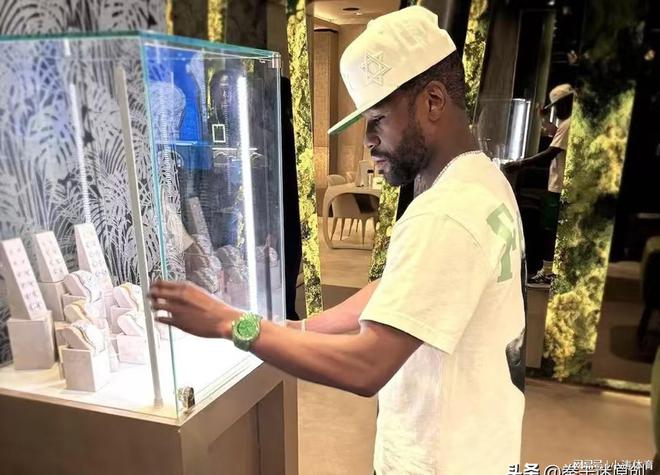 2万元成为世界上首位拥有全套豪表的人凯发k8网站梅威瑟再创纪录花费71(图3)
